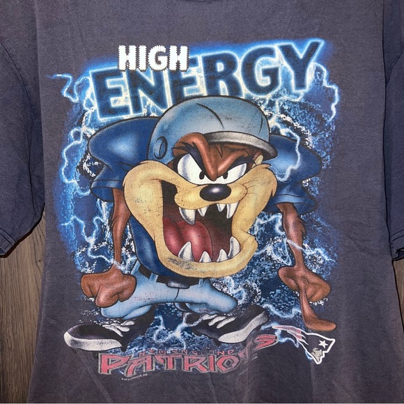 Vintage Looney Tunes Tasmanian Devil “High Voltage” New England Patriots Shirt - Picture 2 of 5